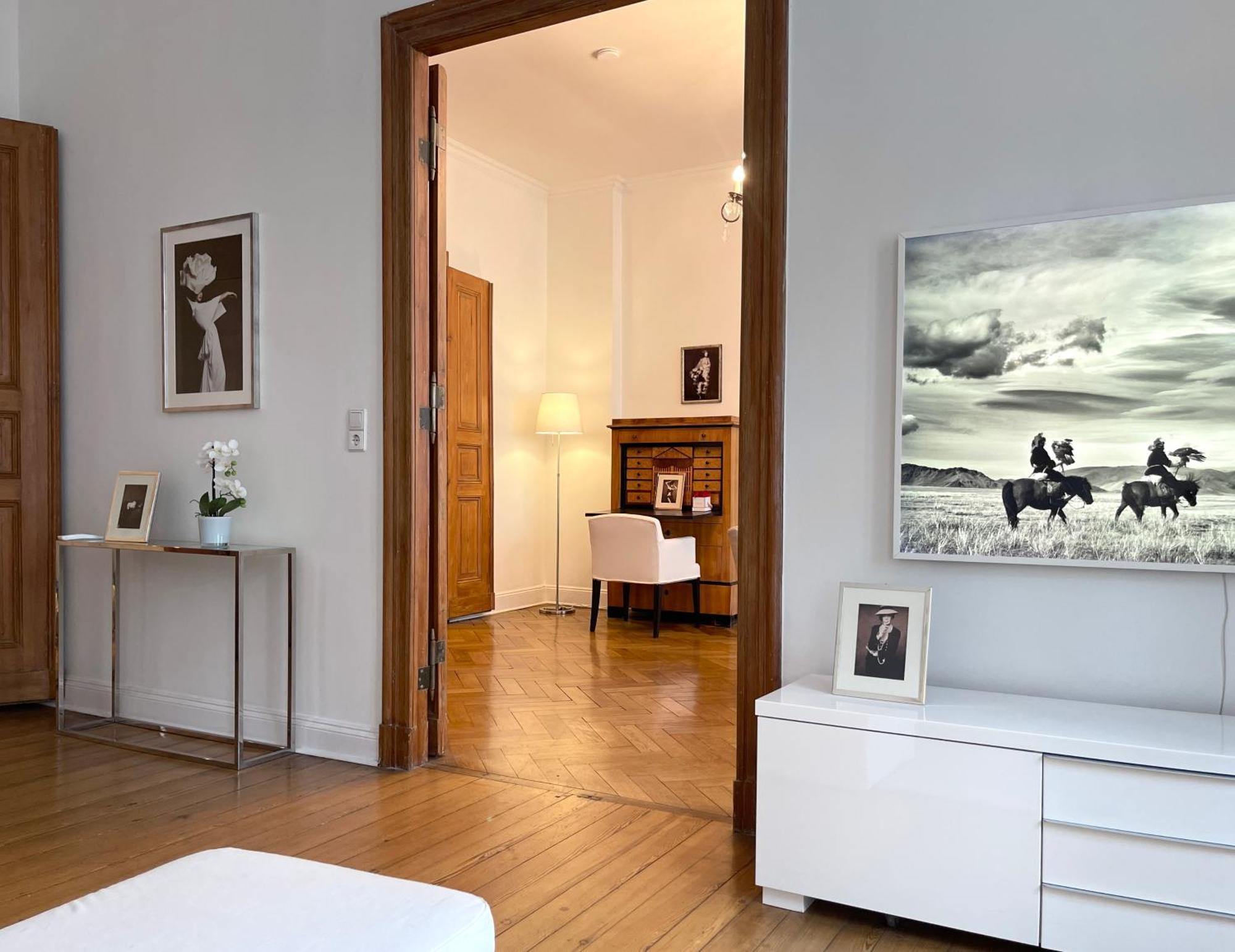 Fantastic In Prime Location - Center West Apartment