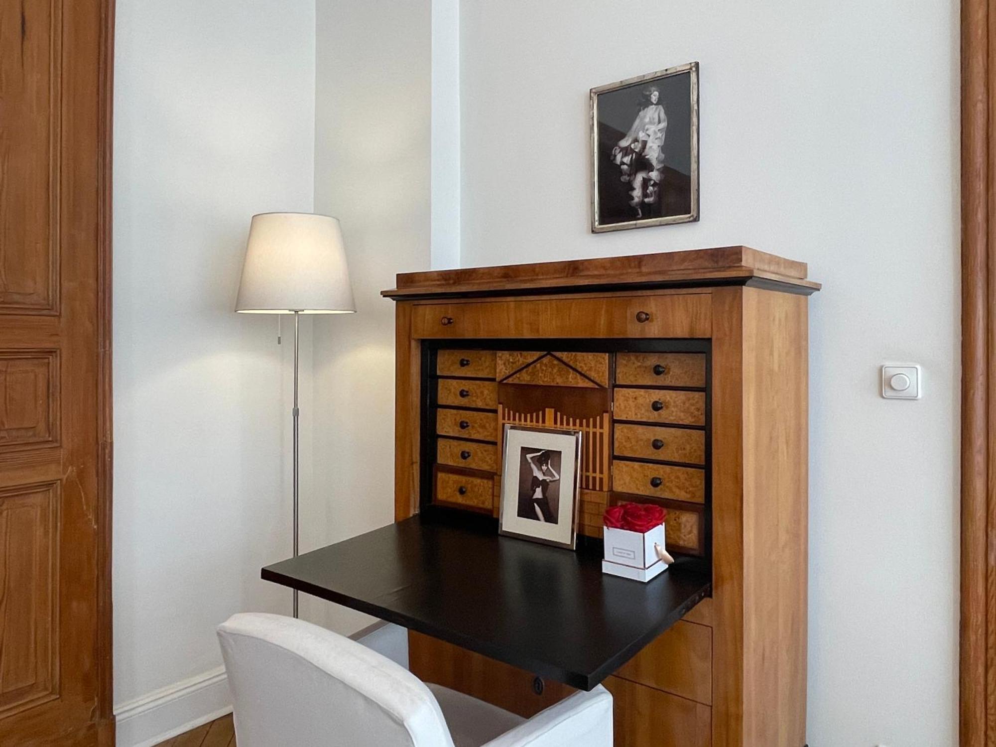 Fantastic In Prime Location - Center West *