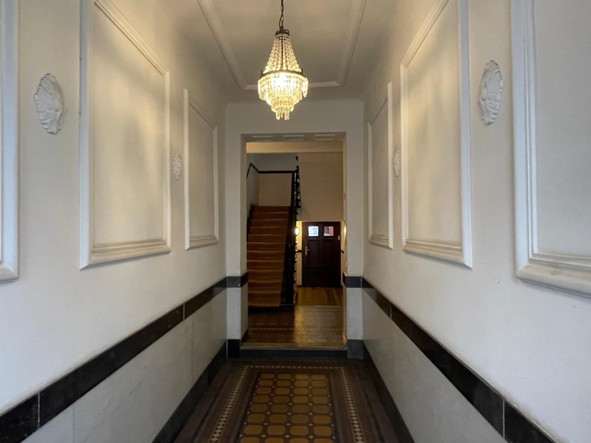 Fantastic In Prime Location - Center West