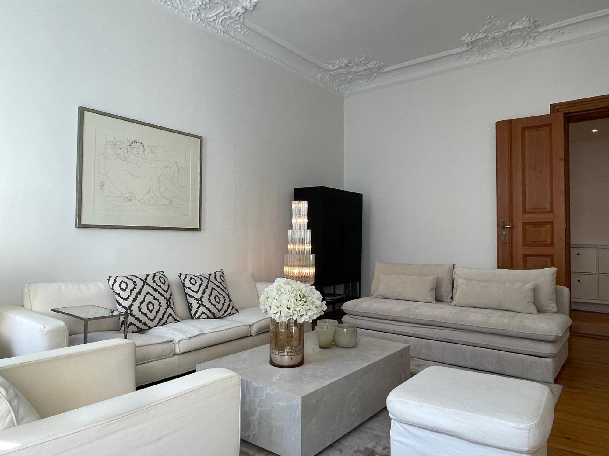 Fantastic In Prime Location - Center West Apartment