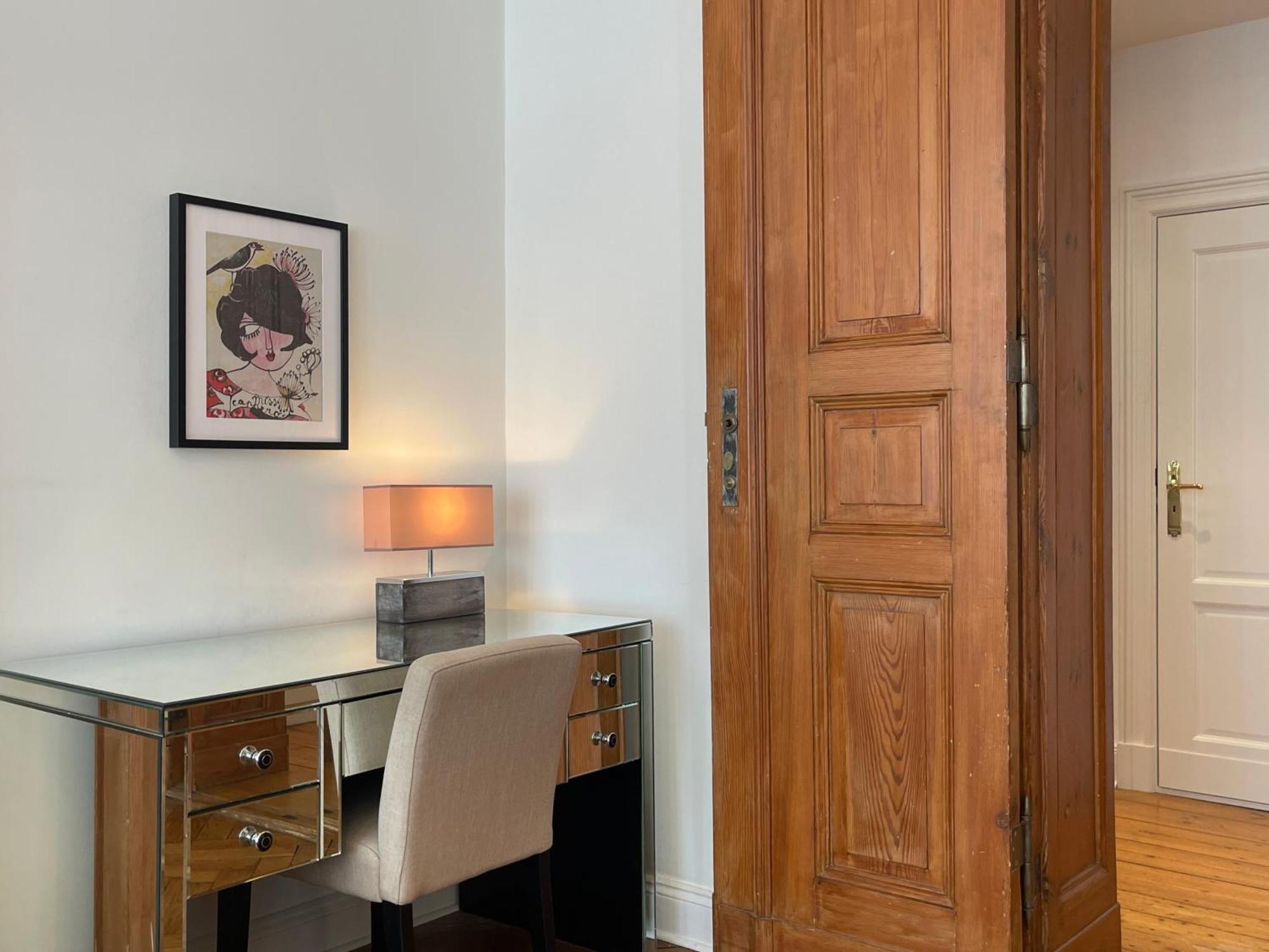 Fantastic In Prime Location - Center West Apartment