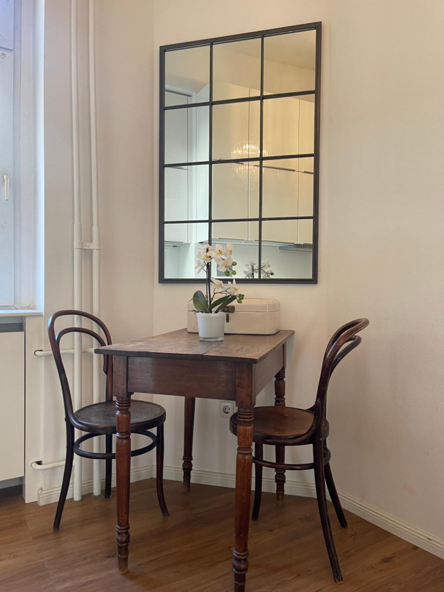 Fantastic In Prime Location - Center West *
