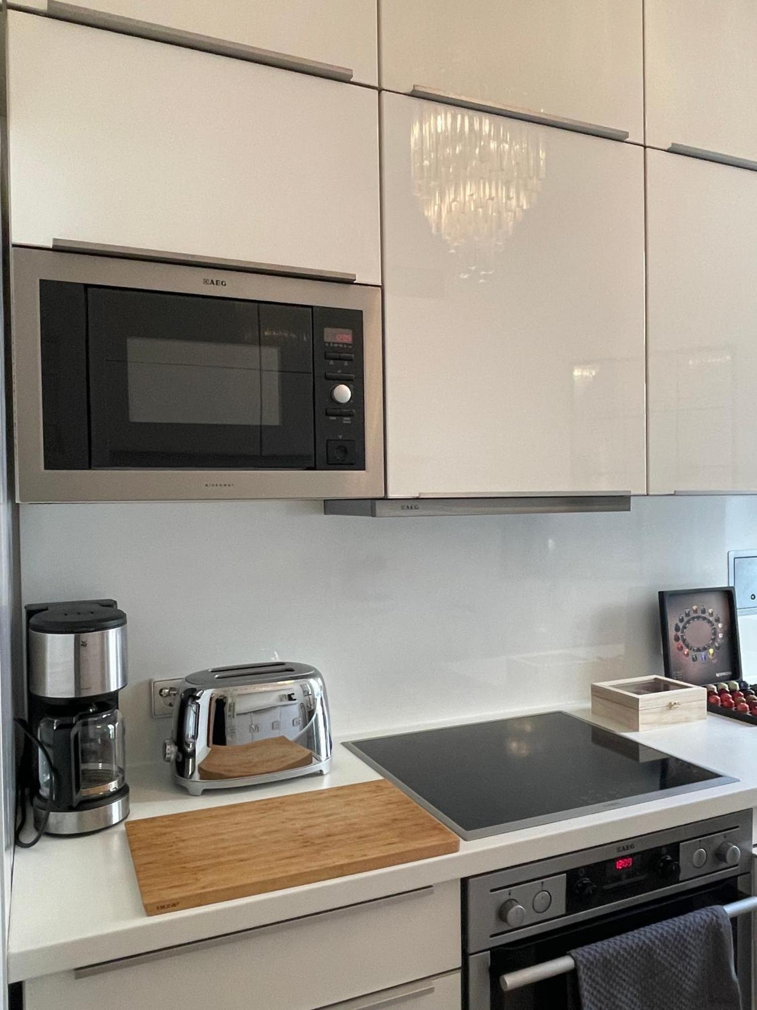 Fantastic In Prime Location - Center West *